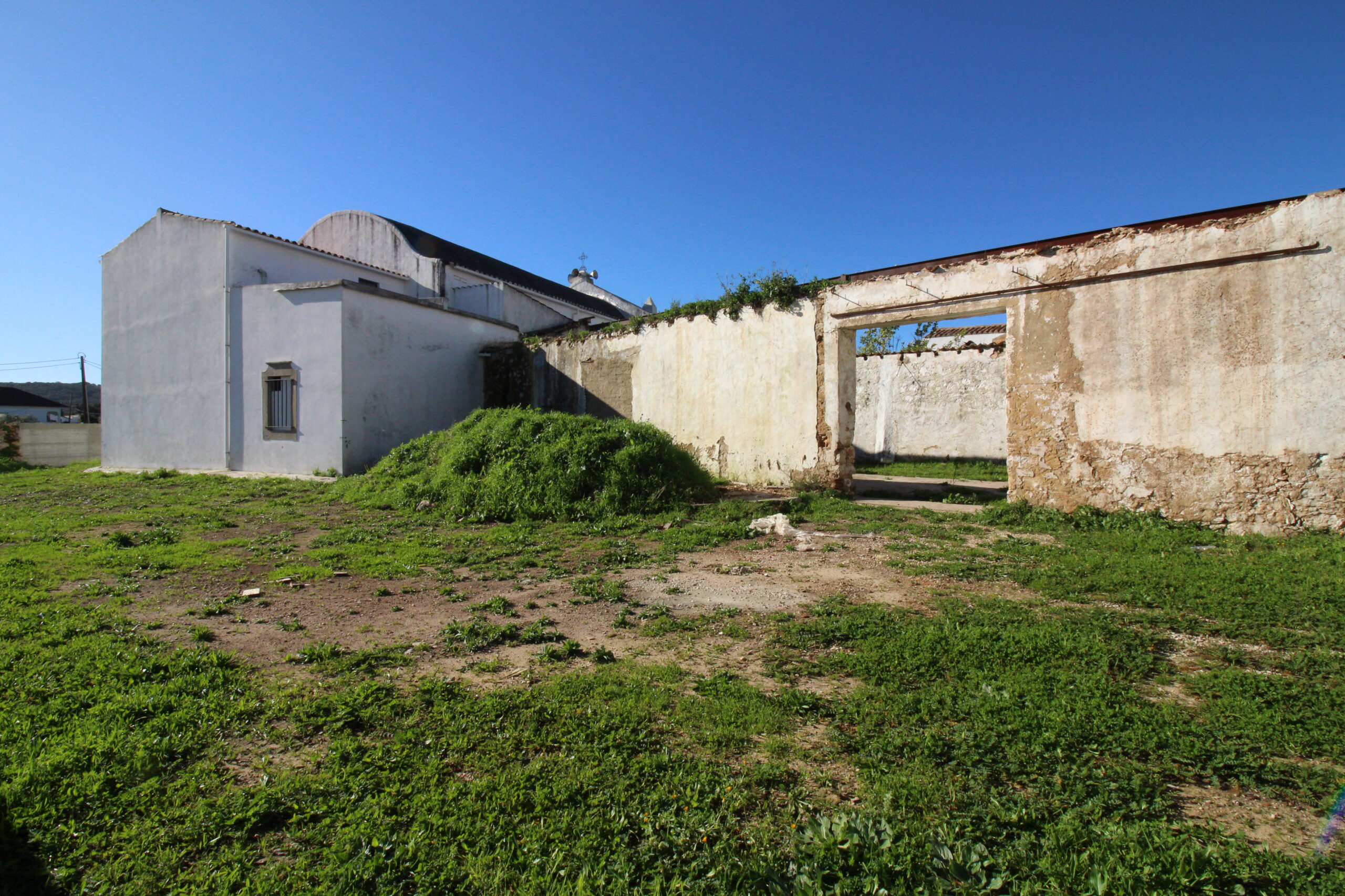 Old cork-factory to in São Bras de Alportel.Possibility to build 2 villa’s.