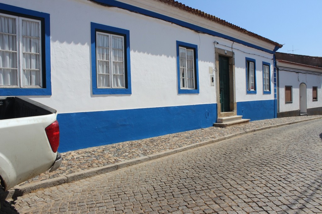 Authentic Portuguese Townhouse with Potential in the Heart of Vidigueira, Alentejo